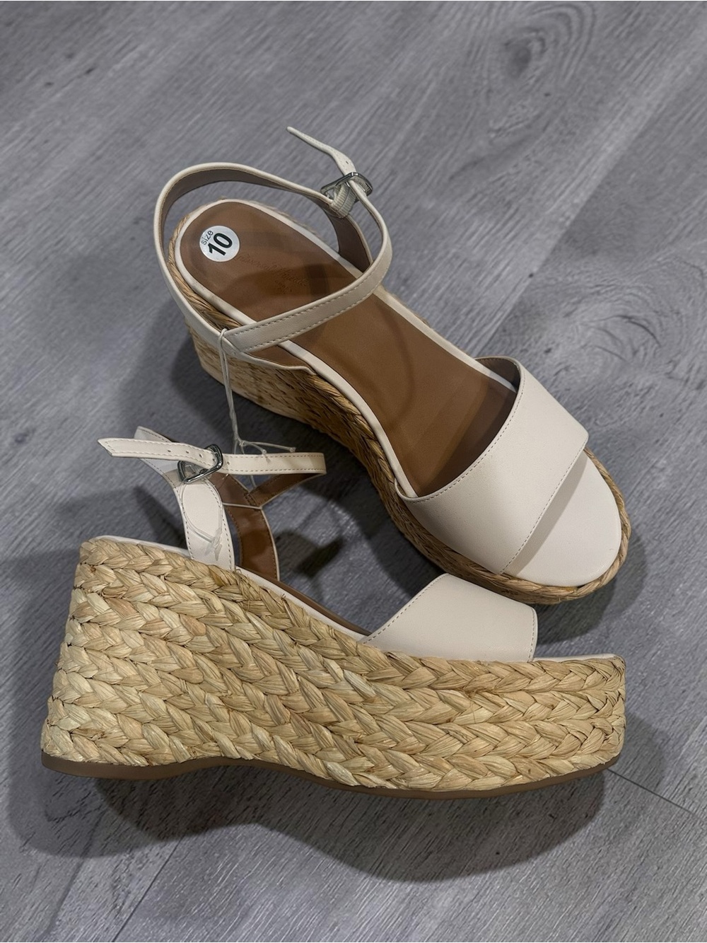 universal thread white Alisha platform wedges